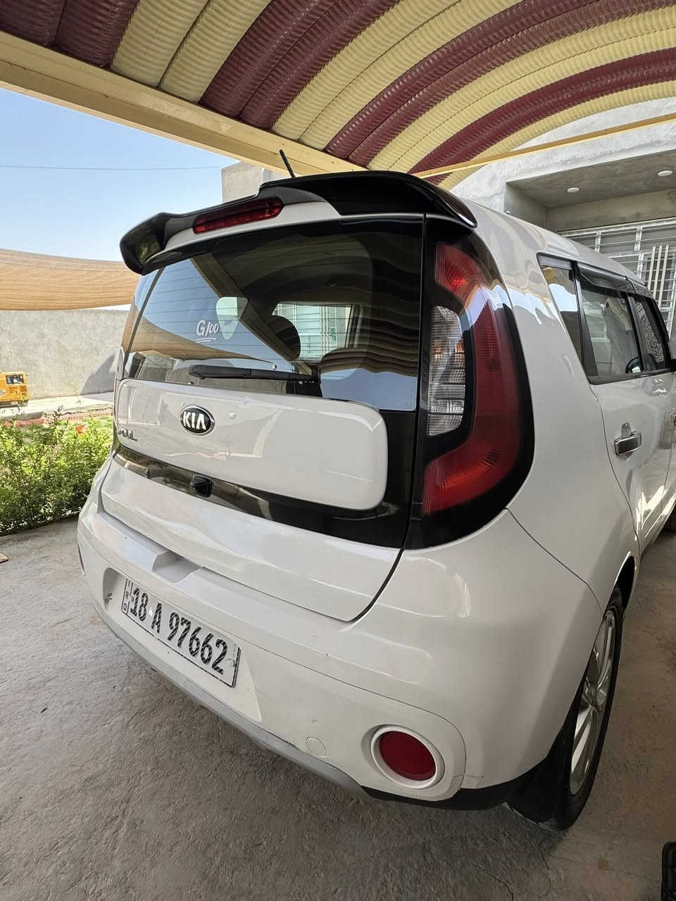 للبيع: كيا صول 2019 (Kia Soul) - مواصفات أمريكية بحالة ممتازة 🚗 تصليح درجة أولى وجاهزة للاستخدام فوراً ،ماكو اي نقص تفيد الجناي فول حدادية ،تخم تاير 

 المحرك :2000/gdi  غير مفتوح بلادي  
 اللون : ابيض 
 اللون الداخلي: [ مخمل اسود ]دواخل نظيفة جداً جداً

✨ المواصفات والأنظمة الأمريكية المميزة:
 شاشة ديسبريت ذكية تدعم Apple و Android Auto 

 تحكم ستيرن متكامل (حاكية، بلوتوث، تحكم بالمسجل).
 مثبت سرعة (كروز كنترول).

 أنظمة أمان متطورة (نظام مانع الانزلاق ،Abs وتثبيت حركة السيارة في المنحدرات) السياره ويل كب مع سبايدر شركة 
 تبريد وتدفئة ممتازة (شرط الثلج).

🛠️ تفاصيل الحادث والضرر 
 مكان الحادث: [في أمريكا: جاملغ أمامي وبنيد تبديل  وشبر من الباب (الباب مرشوشه )بدون أي تأثير على الشاصي أو اللغد. حادث العراق باب الجنطه بارد ورش 
قماره شواصي باقي الامور كفاله 
 الإيرباغات: سليمة بالكامل  
سونارها جوه بالصور 
 المحرك، الكير، التبريد، والتحويل بشرط الفحص (شغل واطلع).السيارة ب اسمي ورقم انكليزي بابل 

💵 السعر المطلوب  ١٢٧ ورقة  ]وقابل للتفاوض البسيط 
📞 للتواصل والاستفسار:
 رقم الهاتف:  ***********  واتساب او اتصال بالخدمة 

 مكان التواجد بابل /كفل
