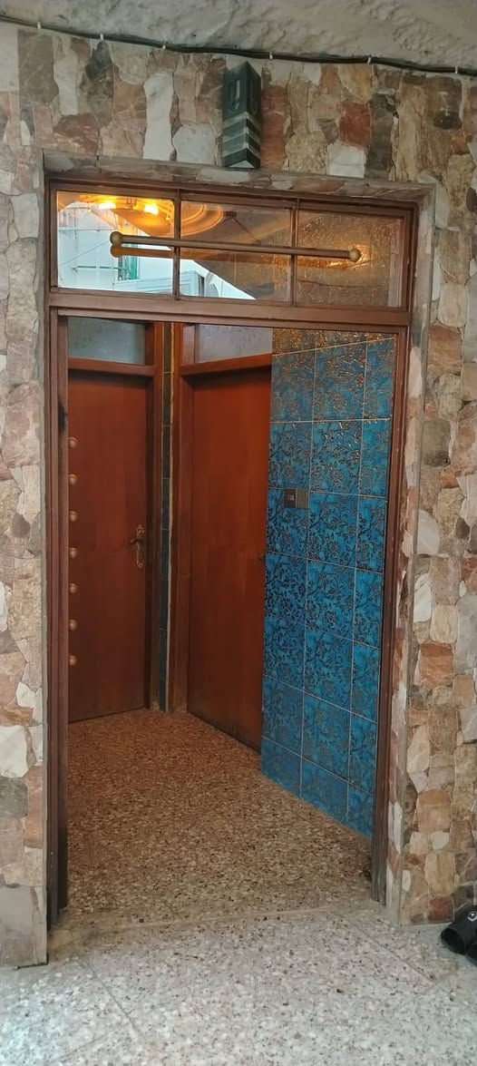 دار للبيع في المشتل شارع المطبك قرب أمانة بغداد الجديدة
المساحة :200

الواجهه : 10

النزال : 20

يتكون من  حديقة وكراج وصالة واستقبال وغرفة وحمام والطابق الفوق عبارة عن غرفتين 

للاستفسار 

***********
السعر 500 وبي مجال
