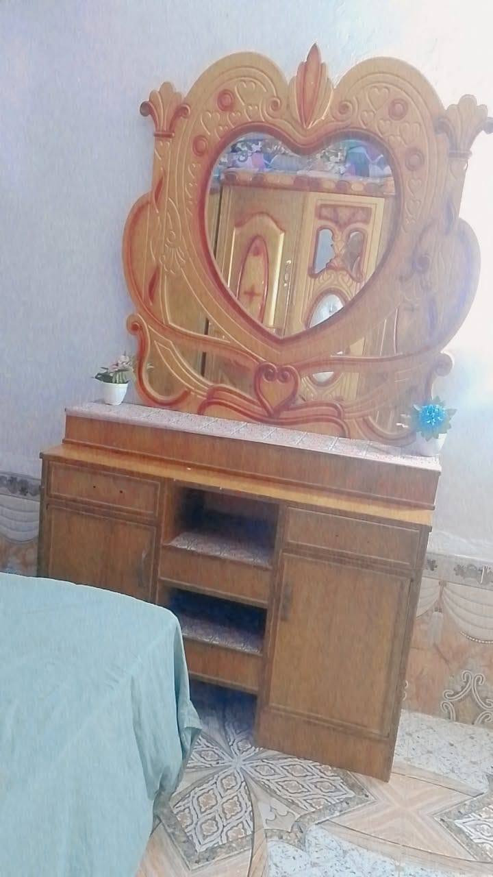 السلام عليكم غرفت نوم للبيع غرفه جديده*********** غير متواجد عل فيس اتصل باقي التفاصيل
