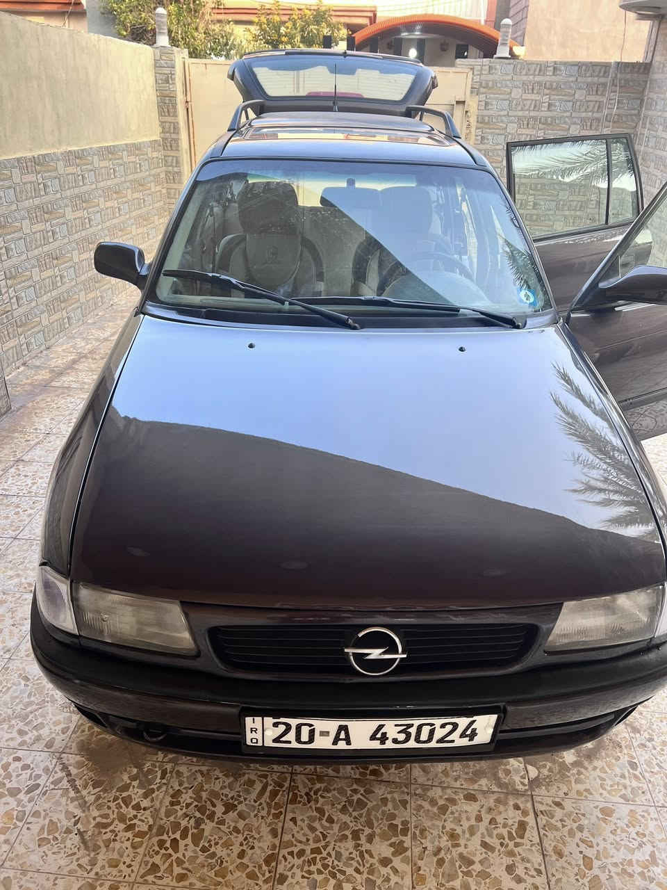 السلام عليكم
أوبل استر استيشن للبيع
موديل 1996 
رقم ديالى إنكليزي سنويه لل 29 تحويل ثاني يوم 
حجم المحرك 1800 كير عادي 
كير و محرك بشرط 
صبغ عام درجة اولى للجمالية 
الجامات الامامية كهربائي و الخلفية چوبي 
ايرباك بالستيرن و الدشبول 
سستم صوت كامل 
كهربائياتها كلها شغاله
السعر 40 ورقة و بيها مجال جداً جداً بسيط  
مكان السيارة ديالى / بعقوبة 
الشراي يتصل على الرقم ***********
