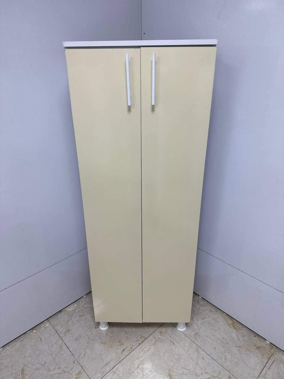 جزامه خشب 
القياسات 
165 سم الارتفاع 
 60 سم العرض 
33سم العمق


**إذا كنت صاحب هذا الإعلان وتريد حذفه لأي سبب، رجاءا أرسل رسالة إلى الدعم الفني**