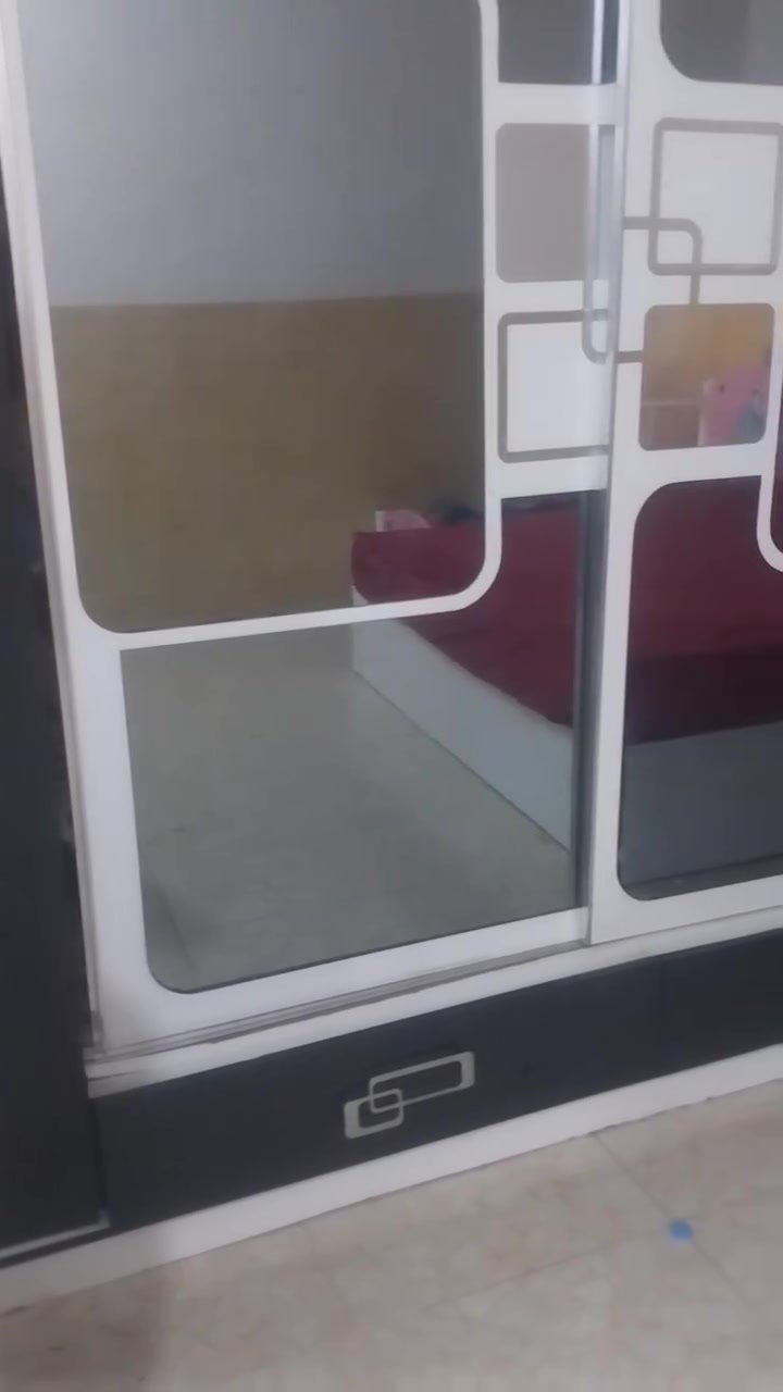 غرفة البيع نضيفة وثكيلة ٥٠٠ وبيهة مجال المكان كربلاء العطيشي الجاد يتصل ***********
