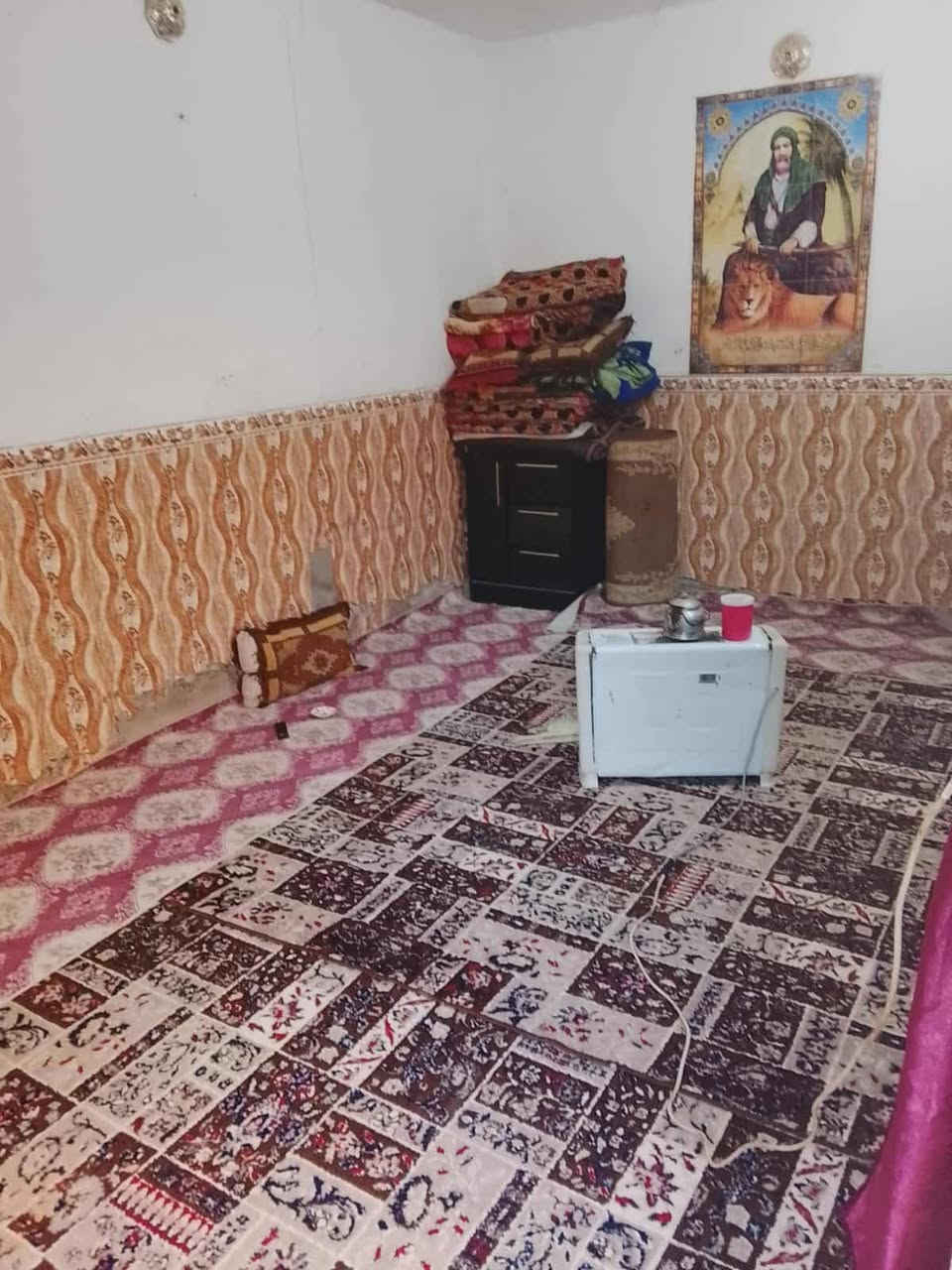 ***********
مساحه 120
يحتوي على غرفتين واستقبال وصاله زغيره ومطبخ واستقبال وطارمة وصحيات عدد 2
