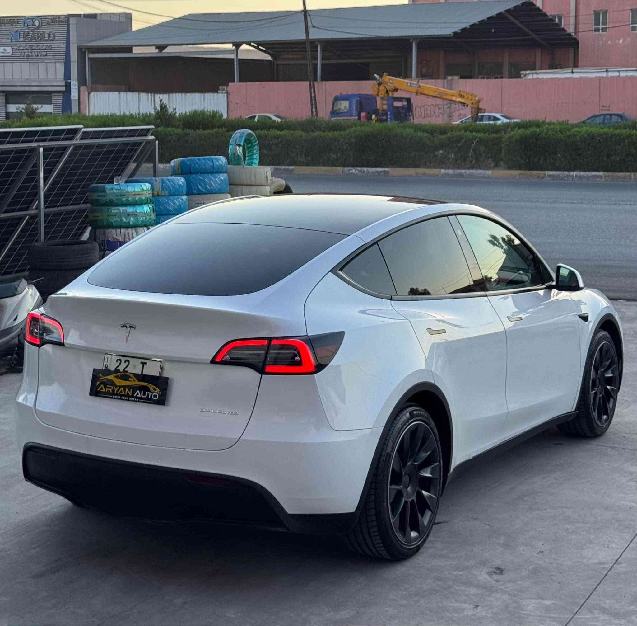 Tesla Model Y Dual motor Long Range
تيسلا y دبل ماتور 
فقط صندوق صبغ 
بدون دواخل بدون ارباك
شوي تعديل جملغ سكن امامي
عداد : ٤٠ مايل
سعر ٢١٥
***********—*********** أربيل, العراق
