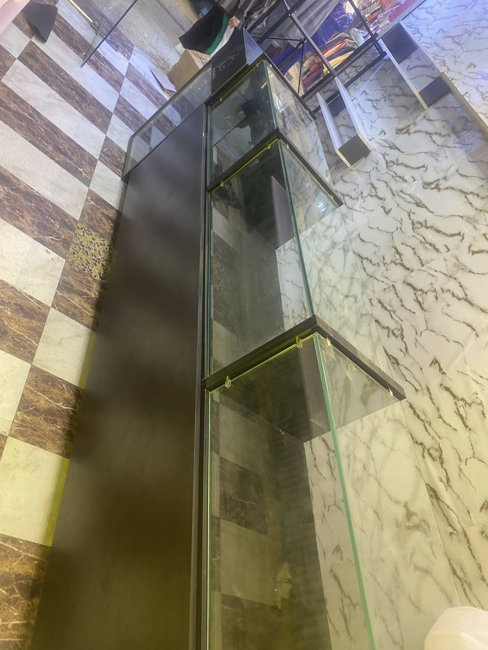 فاترينات ورفوف للبيع شلع ب٦٠٠ تواصل ***********
