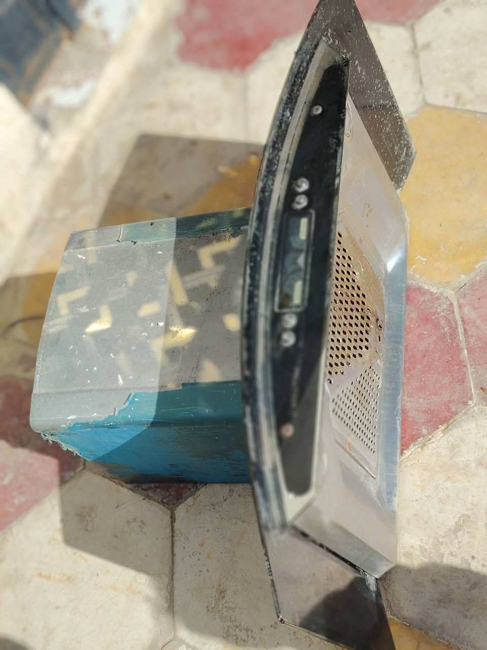 للبيع غساله سعر ٦٠ شرط وسخان سعر ٢٥ وشافطه سعر ٣٠ تواصل واتساب ***********
