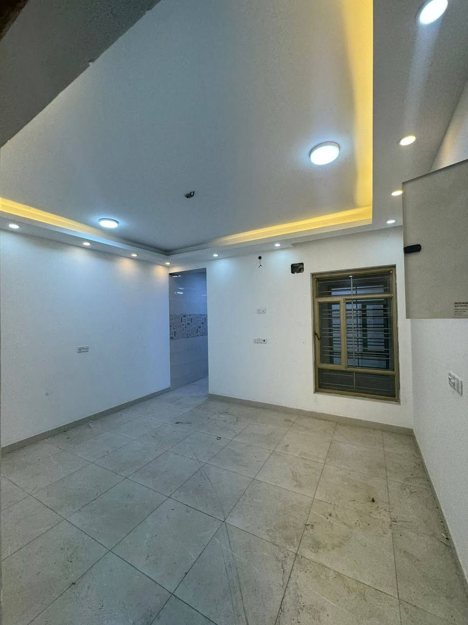 للأيجار مشتمل طابق ارضي مودرن مساحه 250 م #السيديه 

                       (معزول عزل تام )🔱🔱

يحتوي على 2 نوم وصاله ومطبخ وصاله وهول حولي وخدمات عدد 2 والصاله سويت + كراج سياره كبير 📍🔱

* يحتوي المشتمل على مدخلين ✅

الموقع السيديه مربع الاقتصادين📍

الأيجار مليون قفل 🔒🔒
_______________________________________
للأستفسار اكثر تفضلو بزياره مكتب الطائي للعقار 💎
السيديه شارع المركز عماره عالم الجوكر ✔️

او الأستفسار ع الارقام ادناه 📞↘️↘️ (متوفر واتساب )📌🔛
***********
