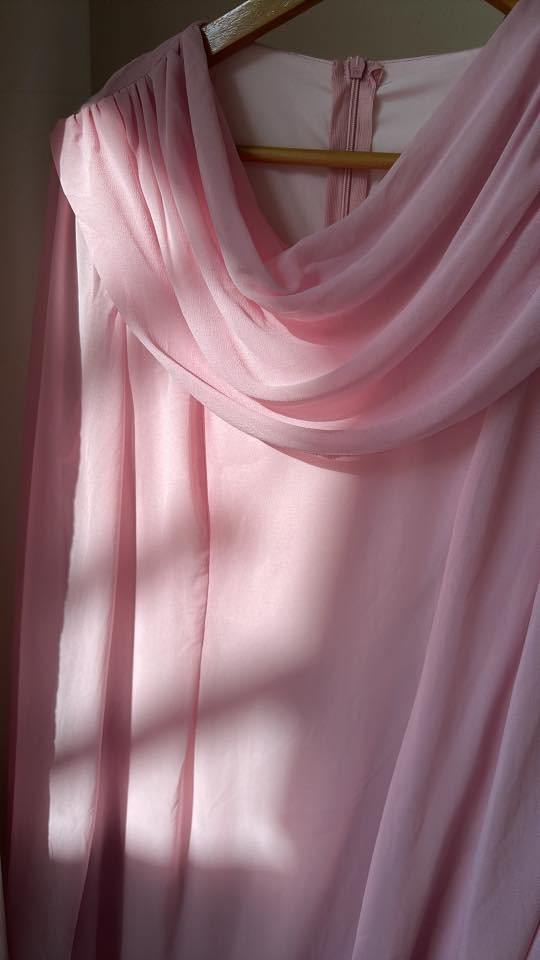 مرحبا بنت اخذت هذا الفستان قياس xl وطلع ضيك عليه واريد ابيعه ومكتوب السعر يعني واذا تريدين تشترين ان شاءالله ما نختلف ع السعر اللي تردي


**إذا كنت صاحب هذا الإعلان وتريد حذفه لأي سبب، رجاءا أرسل رسالة إلى الدعم الفني**