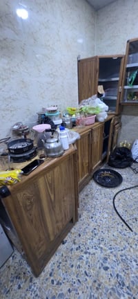 كاونتر مع معلق قطعتين  للبيع  قيم بلي يرضى الله وخذه  الي يفيده يتصل 0...