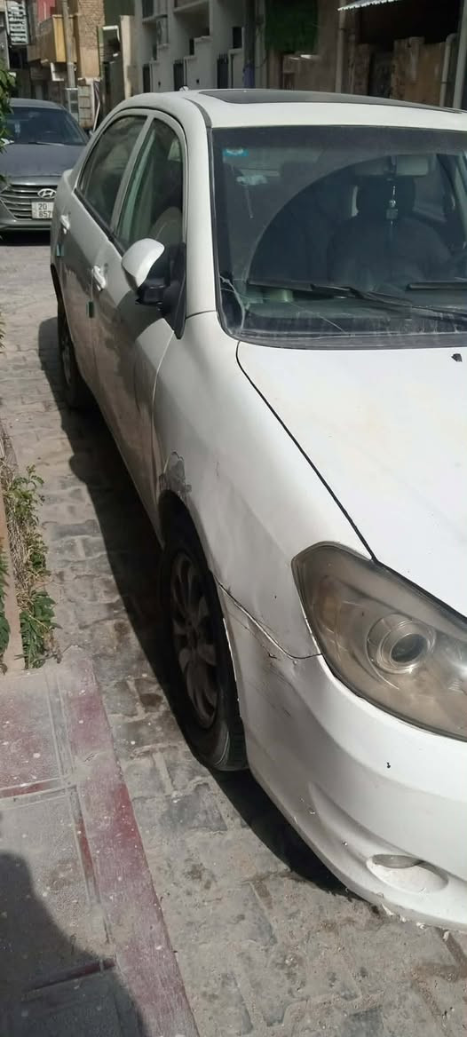 السلام عليكم سياره كير محرك جيد جدا كهرباىيات.. تخم  .. صدر جديد.. تبريد شغال.. سياره مبدل بيها فقط باب اليمين  باب اصلي.. وطخه بالجاملغ الايمن معدل عالبارد. رايدها ب50 ورقه وبيها مجال والشراي يجي خاص ويدلل..***********
