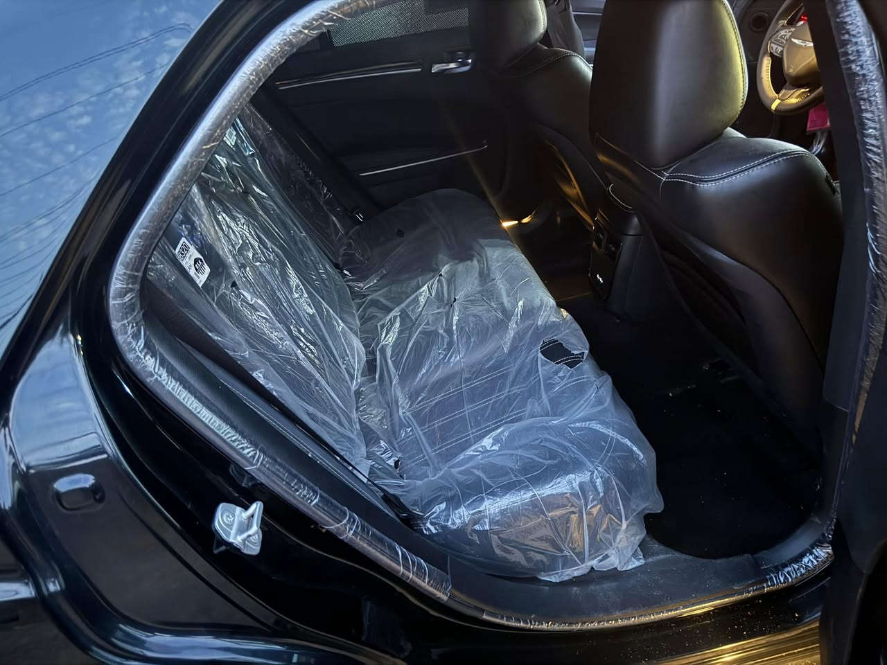 سعرر $270وبيها مجال بسيط
الموديل: 2021. 
المحرك : V6 . 3.6L . 
الفئه :S
عداد المسافة 74حقيقي
المواصفات :
* نقطة عمياء . 
* مصابيح امامية زنون مع LED . 
* مقصورة الركاب من الجلد الفاخر .  
* مقاعد أمامية كهربائية عدد 2 . 
* حساسات امامى و خلفى .
* مقاعد أمامية هيتر . 
* تشغيل عن بعد . 
* ستيرن كهربائي . 
بجم كبير  .
* سبورت مود .
* محدد سرعة . 
* كاميرا خلفية .
* مرايا متحسسة للاضاءة العالية .
* دخول ذكي (بصمة) .
 * حجر اكزوز بشرط .كواتم بلاديه موجوده
حادث اميركا موجود بالصوره
مبدل چاملغ امامي نفس الون بلادي بدون ايرباك حادث سطحي
علمن مامتوجد على فيس ***********

