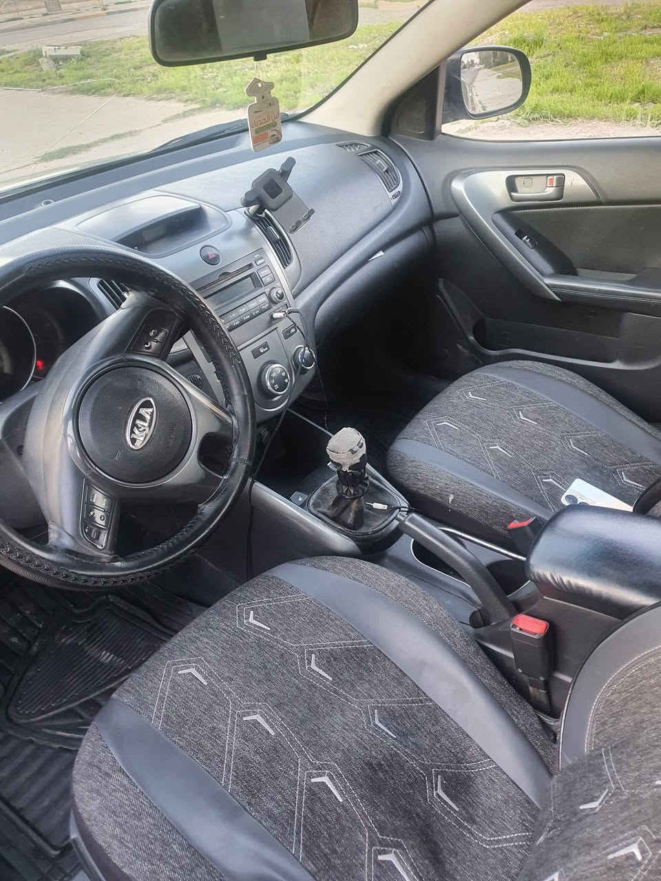 كيا فورتي موديل 2011 

فول توماتيك بس الكير عادي 
كير ومحرك شرط 
السيارة بدون ضرر 
اني الشرعي مالتها وشرط الوكالة او التحويل 

السيارة موجودة بالموصل الجانب الايمن وهذا رقمي 
*********** متوفر واتساب Singapore
