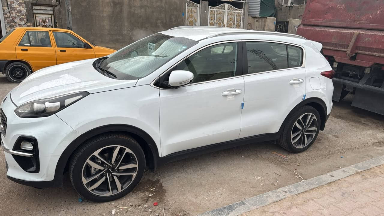 سلام عليكم كيا سبورتج موديل 2020مكفوله ضربه وصبق بيها بارد سنويه 2031 هزه جديده وارد خليجي جاهزه من كلشي مكينه 2000دوش  سعر 170
رقم ***********مكان سياره البصره
