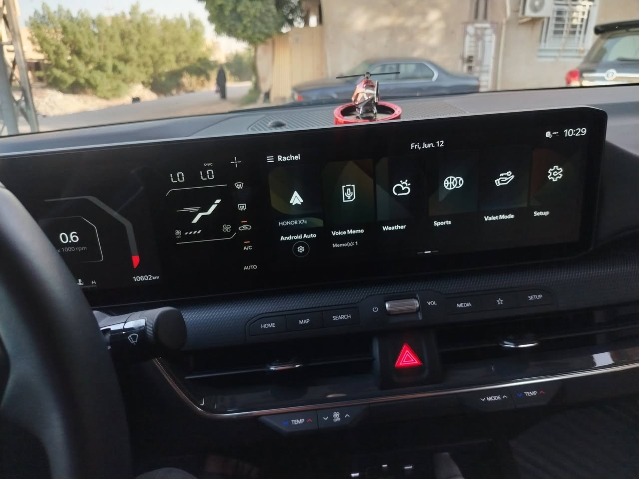 � للبيع.          Kia K4 GT موديل 2025 🚘
السيارة بحالة جيدة 
🔹 حادث خفيف وصور الحادث مرفقة بالمنشور ( جاملغ مبدل والبنيد مصلح بدون دواخل شرط و بدون ارباك حتا الدعاميه راجع نفسه )
 موضح بالصور
🔹 محرك 2000 CC DOHC دوش
🔹 نظافة عالية 
📋 المواصفات:
✅ تشغيل بصمة وتشغيل عن بعد 
✅ دخول ذكي (Smart Key)
✅ شاشة حديثة تدعم Apple CarPlay
✅ شحن لاسلكي (Wireless Charger)
 Auto Hold ✅
✅ سايد بريك إلكتروني بصمة
✅ كاميرا 360 درجة (دوارة)
✅ رادار أمامي
✅ رادار خلفي
✅ رادار جانبي
✅ نظام تحديد المسار (Lane Keep Assist)
✅ وضعيات قيادة متعددة
✅ مصابيح زينون
✅ إنارة خلفية LED
✅ ويل قياس 17 إنج
فتحة سقف بانوراما
داخل جلد لونين
كشنات حار بارد وكهرباء
جام أوتو
السيارة داخلة كتاب شهداء بأسمي
كربلاء المقدسه - للاستفسار الاتصال ***********
