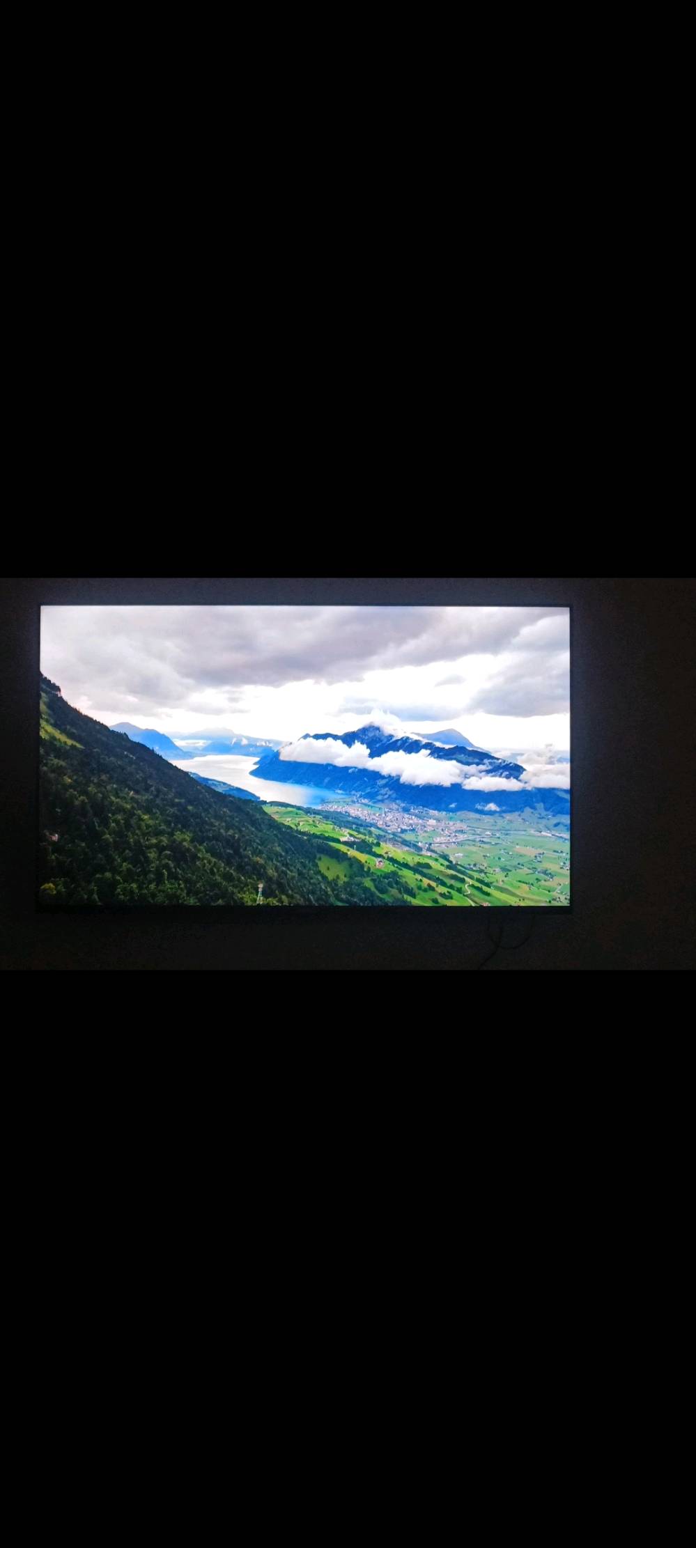 السلام عليكم شاشة للبيع. شاشة راقية نظام كوكل تيفي يعني ماتتوقف للأبد شاشة ناطقة تحكم بالأوامر الصوتية حجم 50 شركة كينوود.. بدون أطار فريملس  وسماعات دولبي فجن صوت نقي ومضخم خرافي بيها سريعة جدآ وسلسلة معالج قوي كأنما تتحكن بموبايل.. شاشة 4K 2160p حقيقي... ودخل بيها شوي غبار بالغلط ما مأثر ولو بنسبة 1بالمية مايبين الا تشغل صورة بيضاء مثل ما موضح بالصورة شاشة ماداخلة تصليح نهائيآ جديدة.... السعر 350الف وبيها مجال..+ اني ماخذها ب 450 قبل فترة   كارتونتها موجوده وملحقاتها عنواني بغداد /الشعب