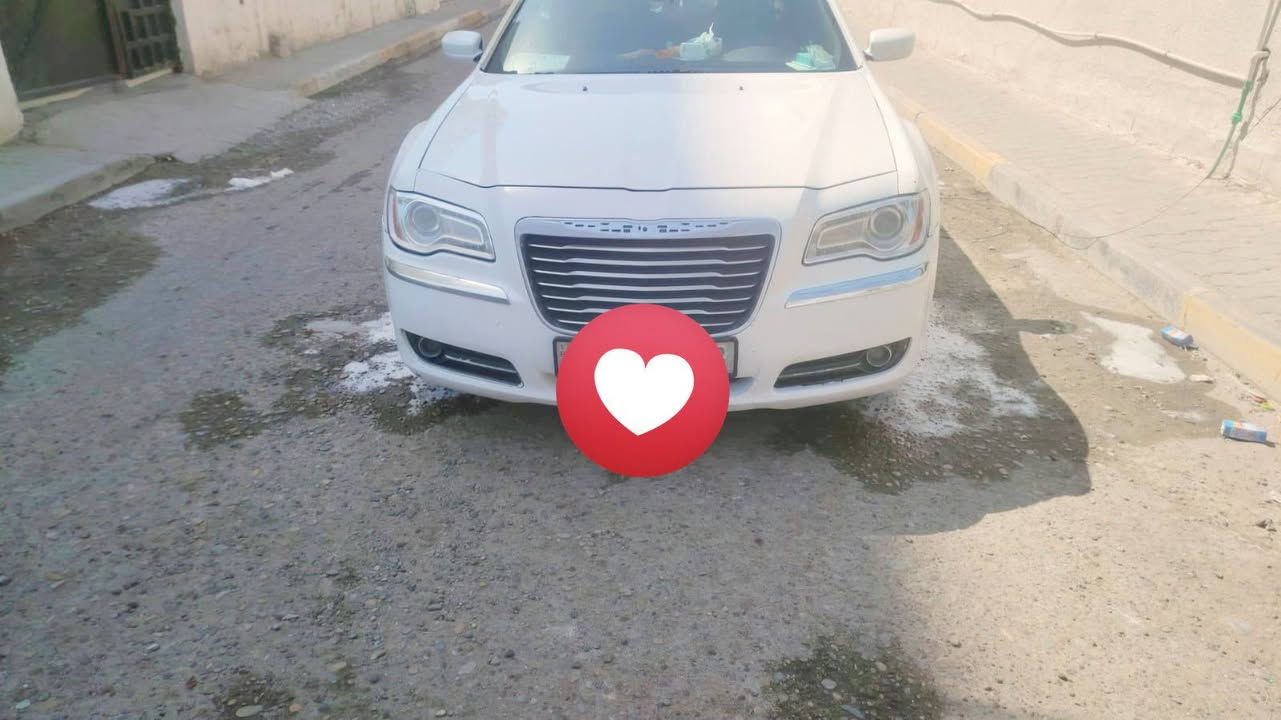 سلام عليكم للبيع كرايسلر اوباما ٢٠١٤ رقم سليمانيه بأسمي تحويل وارد كندي الايرباكات سليمه بيها تبديل جاملغ امامي فقط والباقي تلحيضات مثل ما مأشرلك بلصور عربانه واكسل مبدلها مال موديل ٢٠١٨ يعني انسه الاكسل يكوم بعد مكاني بصرة  رايدها ب١٧٠ وقابل للتفاوض للاستفسار اتصل *********** ابو رضــا
