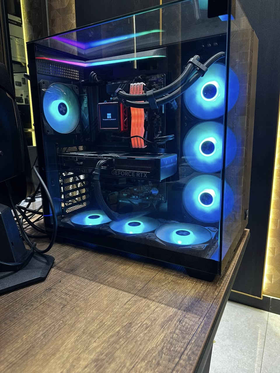 السلام عليكم
التجميعه للبيع مع كافة الاكسسوارات
Core i7 14700kf
T-force 4*16 6000mhz black
Gigabyte 5070 black 
Lexar 2T 7400mb/s
800w fsp semi modular
Thermalright 360mm lcd
Case aqua v
Z790 gigabyte  eagle wifi
سعر التجميعه 3 مليون و100 ( قابل للتفاوض )
شاشات عدد 2 نوع

MSI MAG 27" G275QF 2K 180Hz 0.5ms
سعرهن 420 الف ( قابل للتفاوض ) 
Mouse logtic 502x wirless
ابيع الكيس وحده عادي او بس الشاشات او بس الاكسسوارات ( ما ابيع قطع مفرده )


**إذا كنت صاحب هذا الإعلان وتريد حذفه لأي سبب، رجاءا أرسل رسالة إلى الدعم الفني**