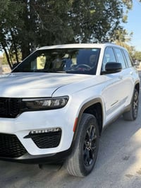 جيب كراند شيروكي بلاك  توب ٢٠٢٤ وارد امريكي حادثها بجم ٣ قطع صبغ رقم ب...