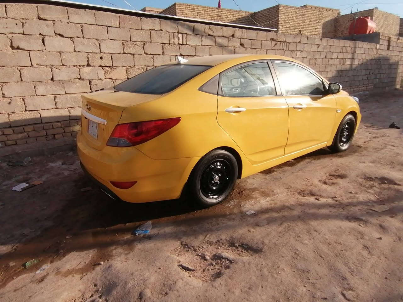 سلام عليكم اكسنت للبيع ٢٠١٢ مكفوله من تبديل وضربه مكينه ١٦٠٠ كير عادي رقم قادسية مصفر هيه وغرامات راعيه يريد مداور تخم تاير حداديه تبريد شغال السعر 76 مكان ديوانية  الدغاره رقم هاتف ***********
