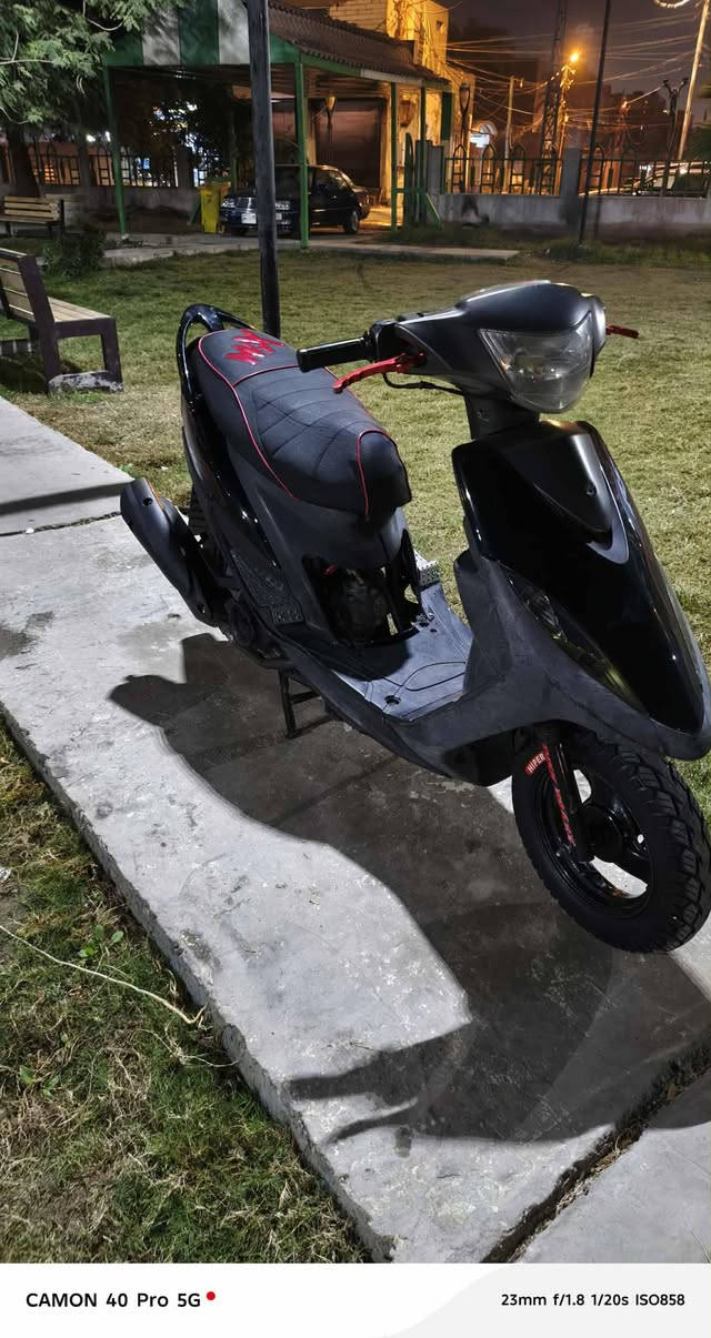 سلام عليكم دراجة للبيع شوفت عينك اي نقص مابيها شلعه ومعدل بوشه 49 بلادي تجي تفحص ماعجبتك عوفه وروح مكاني نجف ابو صخير السعر خاص تواصل واتساب ***********
