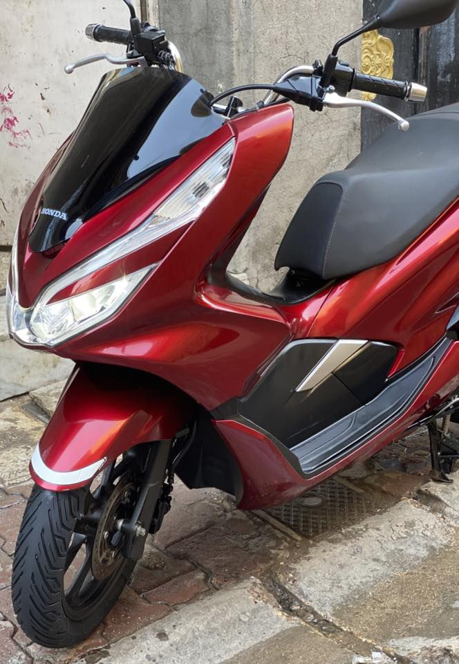 السلام عليكم شباب
للبيع دراجة pcx 2020 بصمة جيل ثالث 
طك كارتونة مال معرض وكالة وشرط الفحص 
ياباني اصلي رقم الشاصي JF81 - 1045936

لون مميز ماروني صدفي 
حجم المحرك 125cc 
عداد مسافة 15 الف حقيقي 
اخت زيرو وشرط تدقيق 
بصمة دكمتين عدد البصمات 2 
تايرات خلفي امامي بخط شركة 
حساس زداحم + ستان كهربائي 
كتلوكات الدراجة كاملة 
منفيس + ورقة معرض حصراً 
عده سباين 
الدراجة جديدة جديدة بحالة وكالة 
مكفولة كشر مكينه كلجات 
بالعافية ع ياخذها ويتهنى بيها 

اي ستفسار متواجد خاص او واتساب 
رقمي ***********

مكانها النهظة شارع شيخ عمر 
ساحة السباع قرب باجة الحاتي
