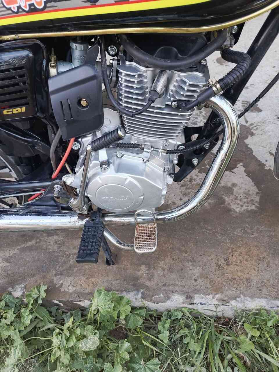 السلام عليكم للبيع دراجه سولنك محرك 200 اوراق موجوده مكفوله كفاله عامه ٩٠٠ وبيه مجال بسيط هذا رقمي ***********
