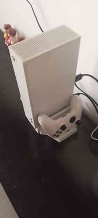 جهاز اكس بوكس سيريس اس كامل مع ملحقاته مع يده اضافيه مع ستاند شاحن وحا...