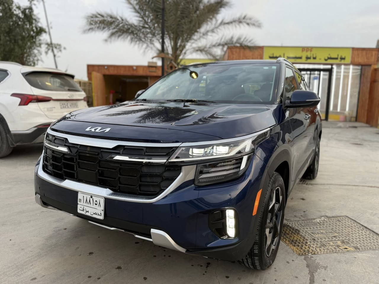 سلام عليكم 
كيا سليتوس 2024   4X  AWD
‏Kia Seltos 2024 4X AWD
لون حبري 
موصفات كامل
كشنات جلد + كهرباء + تبريد + تدفئة 
شاشة انفكشن متصل 
تبريد شاشه + تبريد خلفي 
تدفئة بالستيرن 
تدفئة مقاعد خلفيه 
جنطة كهرباء 
لايت عدسات 
اتو ستوب 
مانع انزلاق 
مانع انحدار 
رادار جانبي 
رادار خلفي 
رادار امامي 
سايد بريك بصمة 
اتو هولد 
شحن واير ليس
خزن كشن سائق
فتحة سقف 
ويل كب حجم 18 
تحكمات ستيرن كامله
محرك 2000 
السياره تعتبر كلين فقط كسر بالدعاميه الخلفية 
السياره دخول جديد تريده بدون رقم او برقم 
السعر بدون الرقم 177 ورقه 
السعر مع الرقم 193 ورقه 
للاستفسار ***********
