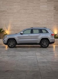 للبيع .النوع: جيب جراند شيروكي (Jeep Grand Cherokee). الفئة: ليمتد (Li...