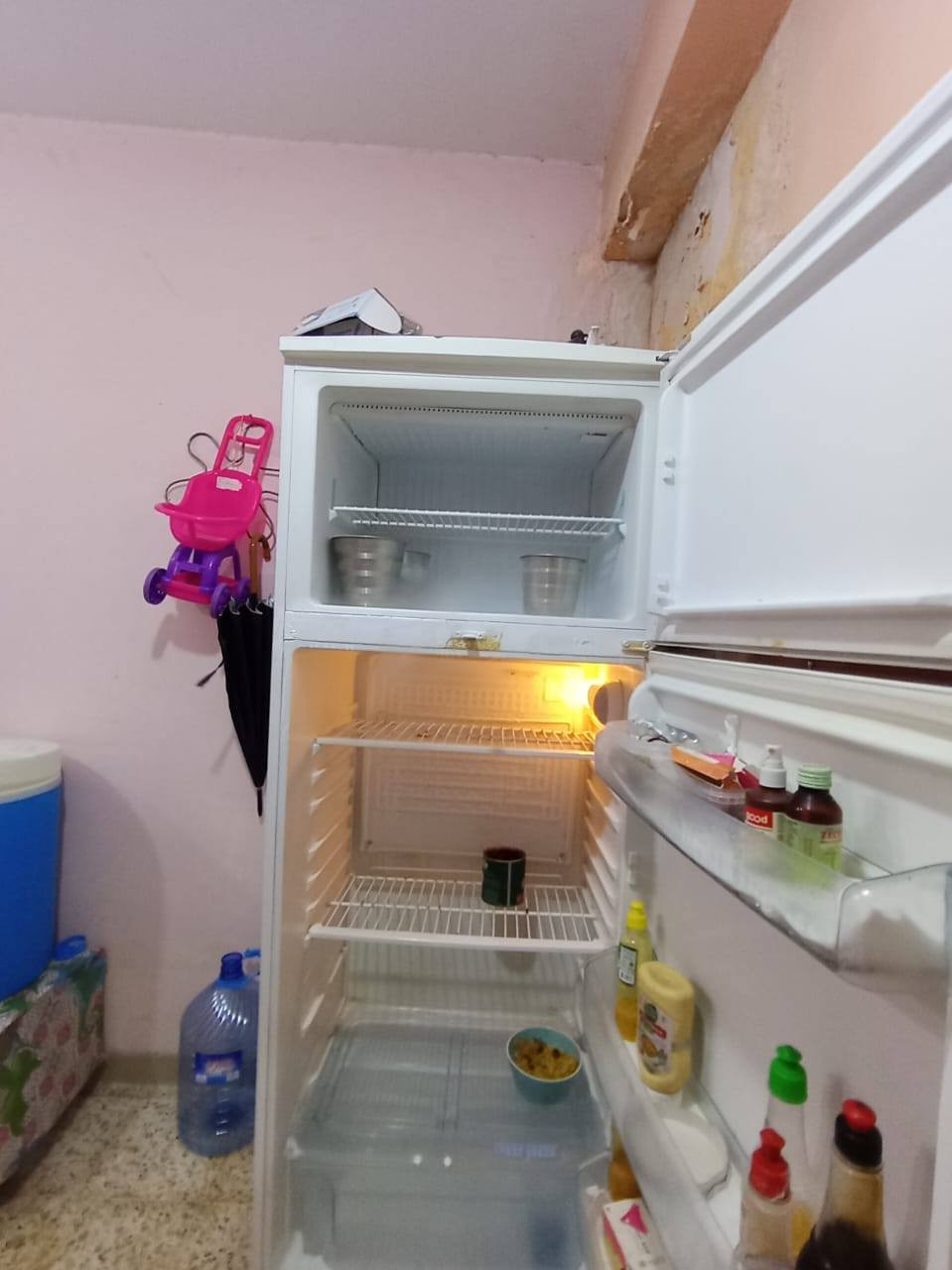 سلام عليكم ثلاجه للبيع السعر عل خاص او اتصال عل هاذه رقم ***********
