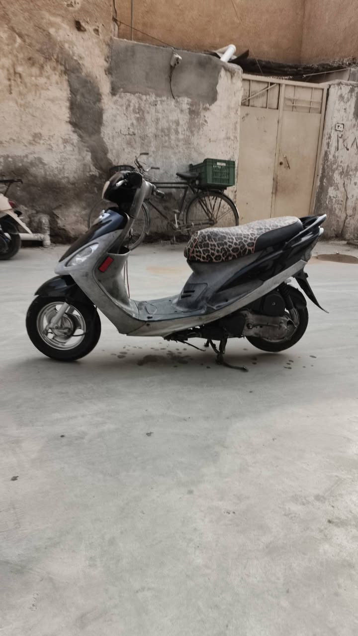 السلام عليكم .. من رخصة الادمن
دراجات اثنين للبيع وحدة ماكس منغولي كاملة ومحركها ناعم بيها بوشة ٥٥ شغالة سلف وهندر السعر ٤٥٠ الف وبيها مجال  والأخرى ماكس بوليسي نوزل مجفتة مرة وحدة  مابيها اي نقص بيها كڤر جديد كلة كامل سعرها ٧٠٠ الف وبيها مجال 
المكان بعقوبة وهذا رقم الهاتف للتواصل ***********
