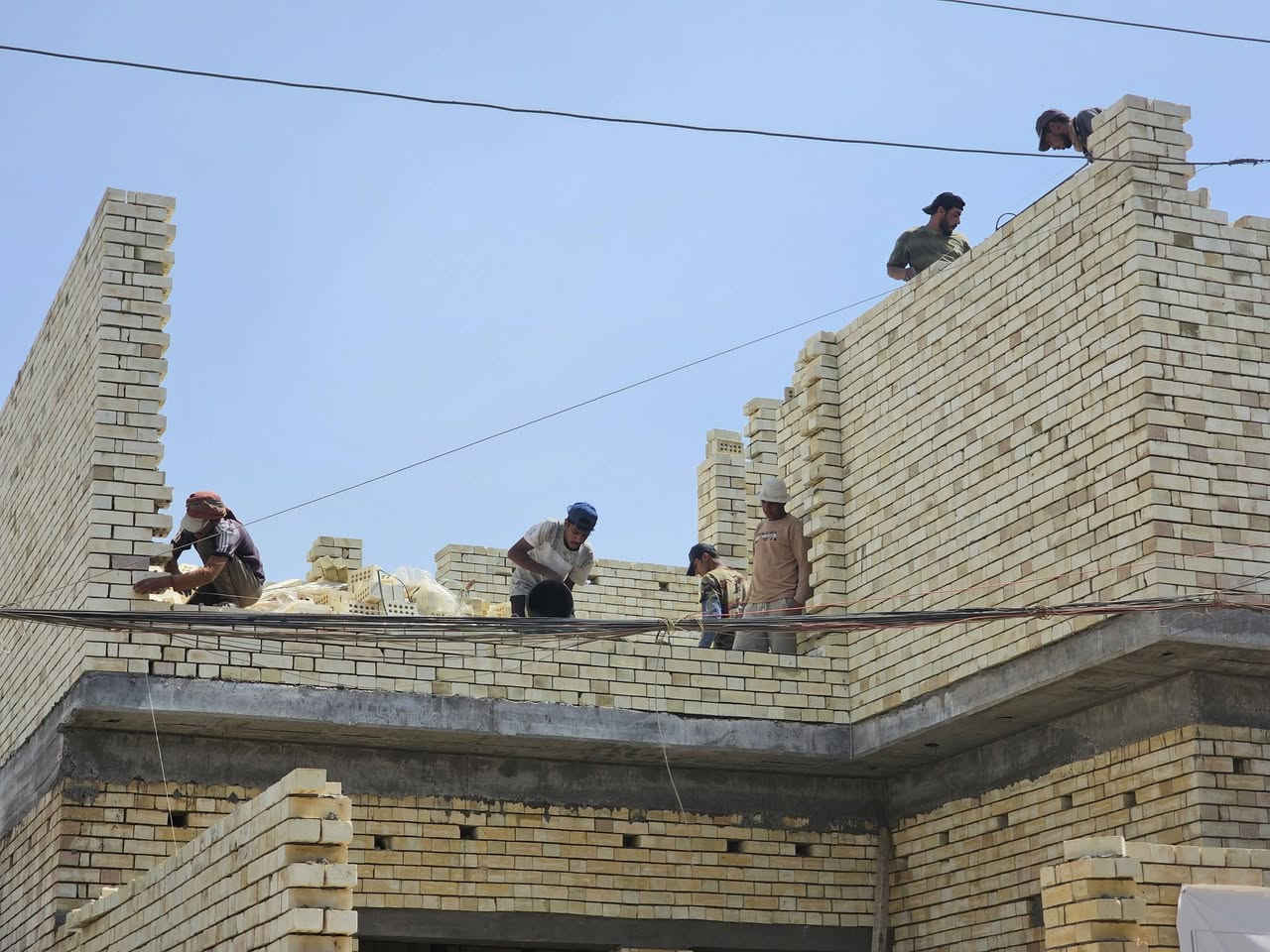 كادر بناء من السماوه شغل استلام مهندس وكادر لبخ وابياض نشتغل بلوك عادي وبلوك احمر طابوك احمر و اصفر وجفقيم وثرمستون ***********
