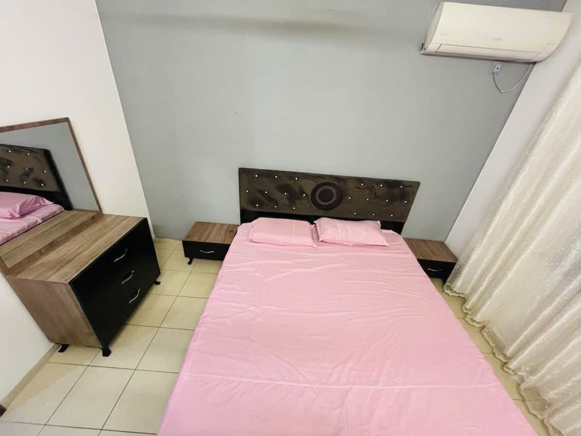 بيع غرفة نوم استعمال قليل بسعر مناسب ***********
