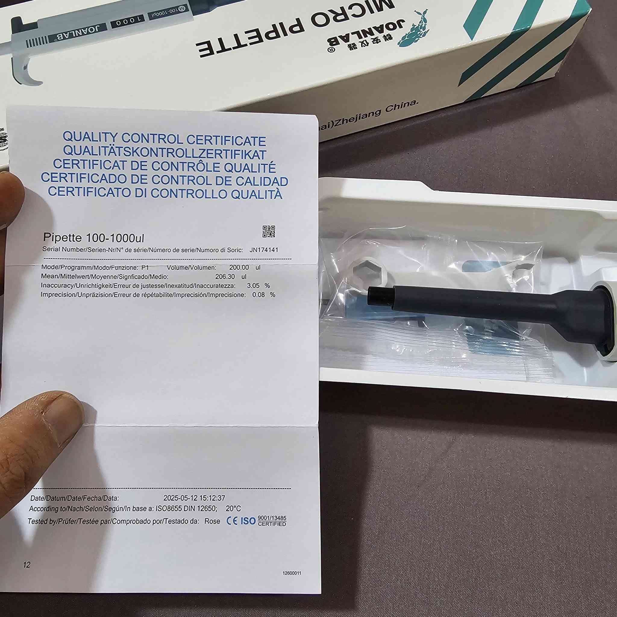 مايكروبايبتة JOANLAB (Micro Pipette) – سعة 100–1000 ميكرولتر
متوفرة الآن مايكروبايبتة JOANLAB عالية الدقة، مناسبة للمختبرات الطبية والبحثية والجامعية. تتميز بإمكانية ضبط حجم السائل بسهولة ضمن مدى 100–1000 µL مع دقة وثبات ممتازين في القياس، وتصميم مريح للاستخدام المتكرر. تأتي مع مجموعة من رؤوس الماصة (Tips) الجاهزة للاستخدام.
✅ مدى قياس: 100–1000 ميكرولتر
✅ دقة عالية ونتائج موثوقة
✅ سهلة ضبط الحجم والقراءة
✅ تصميم مريح وخفيف الوزن
✅ مناسبة للمختبرات الطبية والبحثية والتعليمية
✅ تشمل مجموعة رؤوس (Tips)

السعر ١٦,٠٠٠ دينار فقط.. متوفر ٥ عروض للراغب ..
توصيل لجميع المحافظات العراقية ٤,٠٠٠ دينار فقط..


**إذا كنت صاحب هذا الإعلان وتريد حذفه لأي سبب، رجاءا أرسل رسالة إلى الدعم الفني**