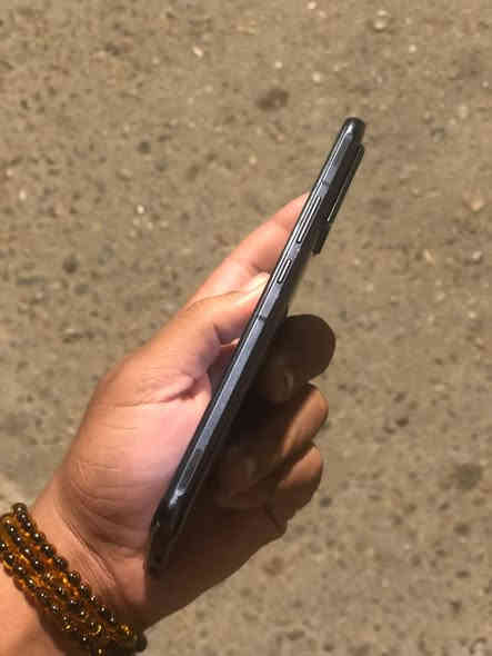 السلام عليكم 
نعيد النشر بسبب الوعود الكاذبه 
ماكو حجز الي يجي اول شايف كل الخير 
ريد مجك redmajic 6r
.
للبيع او مراوس ويه ايفون فقط السعر 170وبي مجال بصيط 
جماعت ال140 لطبون احسن والي ميعرف بي هم ليكسر بسعره
‎معالج سناب 888 و شاشه 144 hz 
وحش البوبجي 90 فريم حقيقي شفتات ليزريه منه وبي 
جهاز نضيف وكامل ملحقات بلادي
‎مكاني التأميم القادسيه الثانيه
استفسار / ***********
