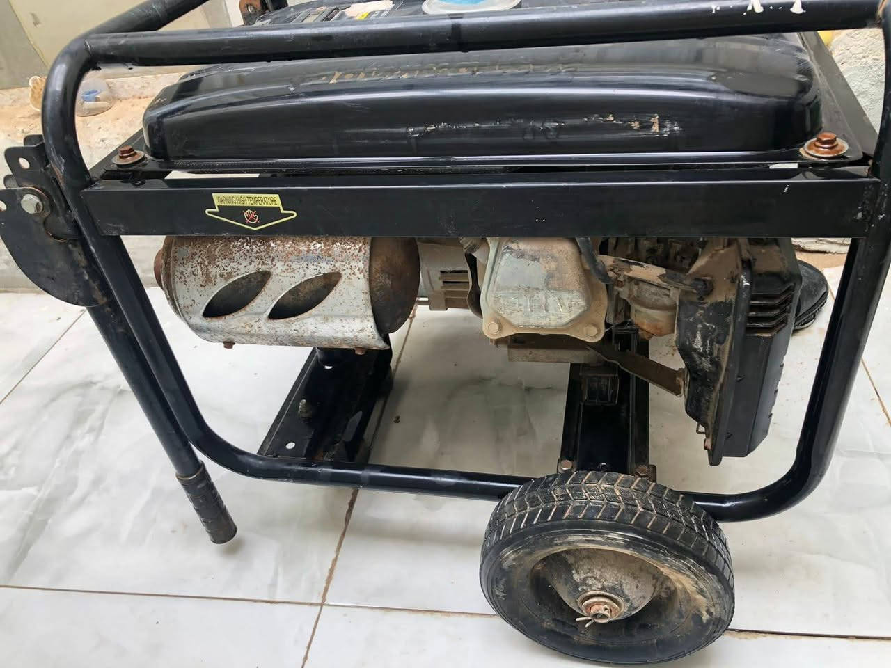 مولد ١٥ امبير 
تشتغل سلف وبكره وريمونت 
السعر ٢٠٠ قفل 
***********
