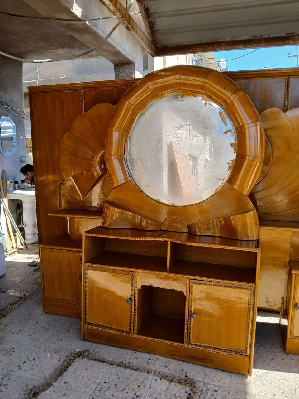 يالله 
غرفه نوم 5 ابواب صاج سوكي 
 كامله  
السعر 350  
                             السعر 350
السعر 350  
               

العنوان حلة ناحية ابو غرق  شارع الامام  
مقابيل جامع وحسينية الياسري 

 ***********
