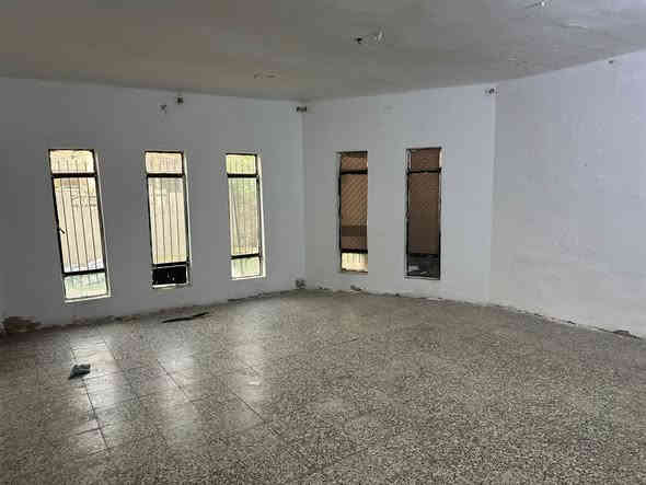 بيت للايجار من صاحب الدار  مباشرة
حي الجهاد مربع الطائي

مساحة 200 متر طابقين يحتوي على 4 غرف نوم الطابق الاول يحتوي على مطبخ وصالة وهول داخلي وغرفة نوم وصحيات وترك عدد 2 وكراج وحديقة الطابق الثاني يحتوي على 3 غرف نوم وهول داخلي وسطح اول وسطح ثاني  
السعر مليون دينار شهريا ً
للتواصل على الخاص او على رقم صاحب الدار ***********
