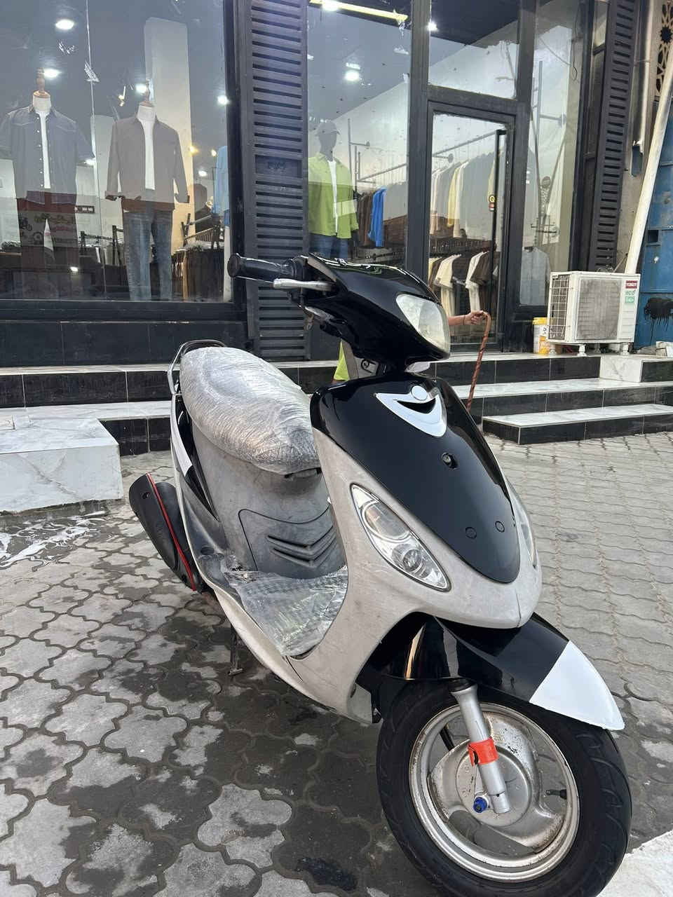 سلام عليكم دراجه ماكس قجمه دراجه حلوه ونضيفه ماناقصه ايشي مامفتوحه كفراته بلاديه موجوده عنواني بصره حيانيه شارع سيد تواصل هنا ***********
