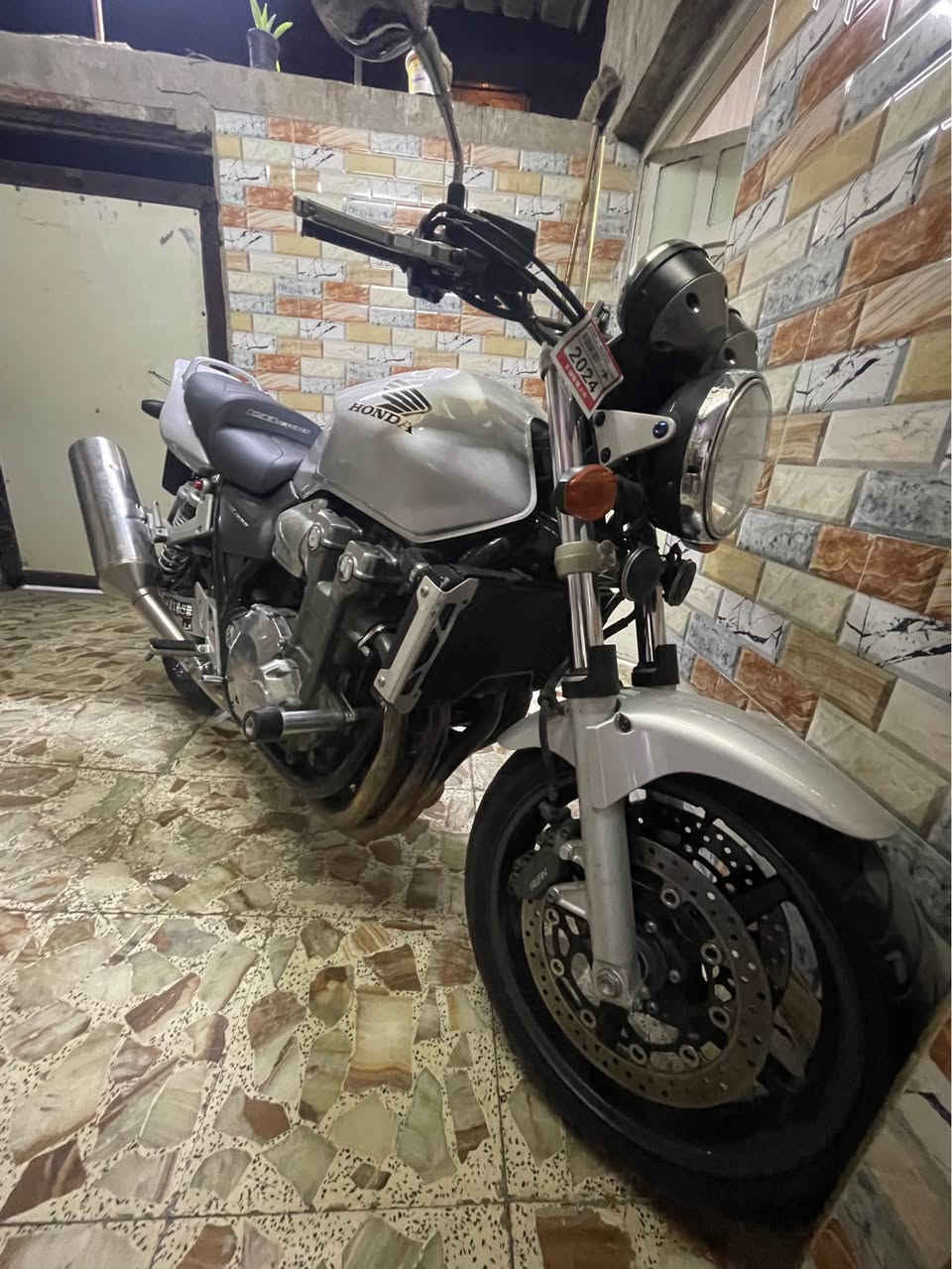 سيبي 1300 كفاله. من كلشي. 
مكان بغداد *********** بغداد, العراق

