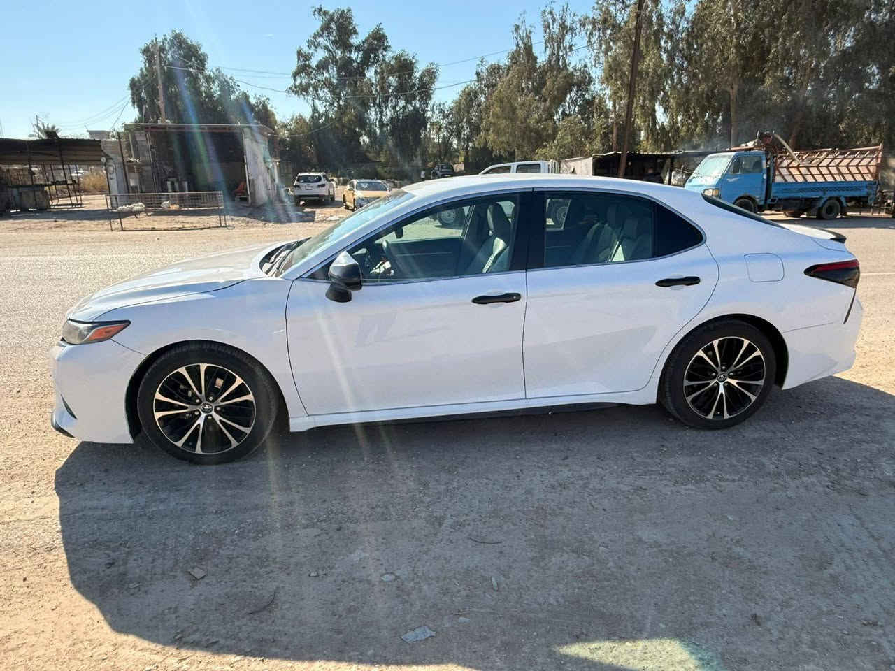 سلام وعليكم 
للبيع كامري موديل 2018 رقم شمالي 
سياره كلش جديد مواصفات SE
معروفه موصفات تخم تاير صدر سياره مكفوله كفاله عامه ماعد قطعه واحد بدون داخل بدون رباك سياه جديد ماشي 66 ميل حقيقي شرط على فحص 
بسمنه تحويل مباشر وايضاء سونار داخل منشور وصور ضرر هم 
سعر 210وبيه مجال ولسوك كلشي بيه 
مكان سيار ديالى كنعان 
رجاء الي موشراي الا يكسر بحلال عالم 
***********
