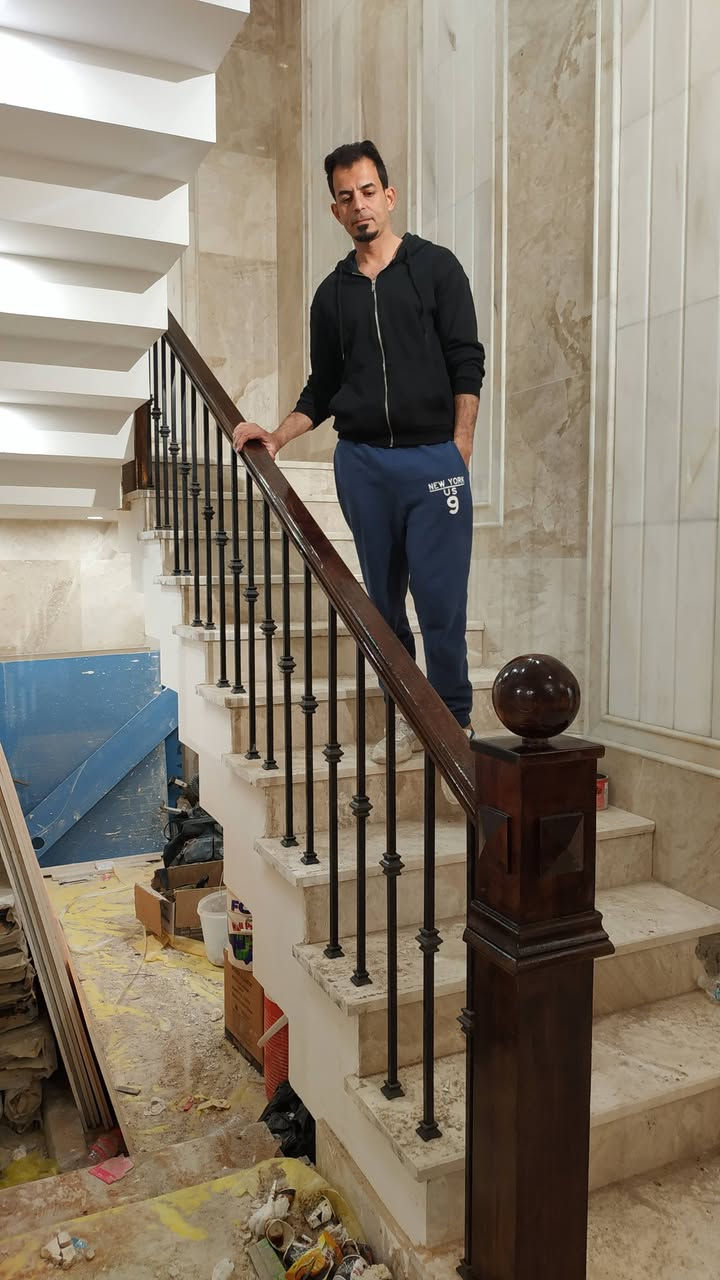 نجارة أحمد لعمل الابواب الخشبيه الحديثه والمحجرات الدرج 
***********
ناصرية السيف قرب مدرسة الكرامة
