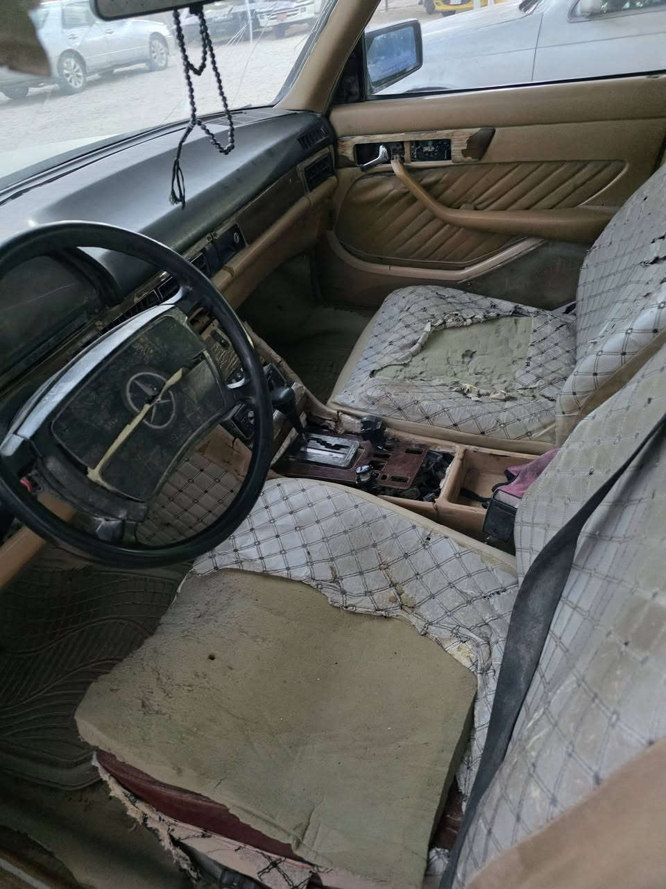 سلام عليكم مارسيدس ٩١ كير مكينه بطه رقم ديالى جاهزه وين ما تريد مكان النجف خان نص *********** السعر ٢٥ ورقه
