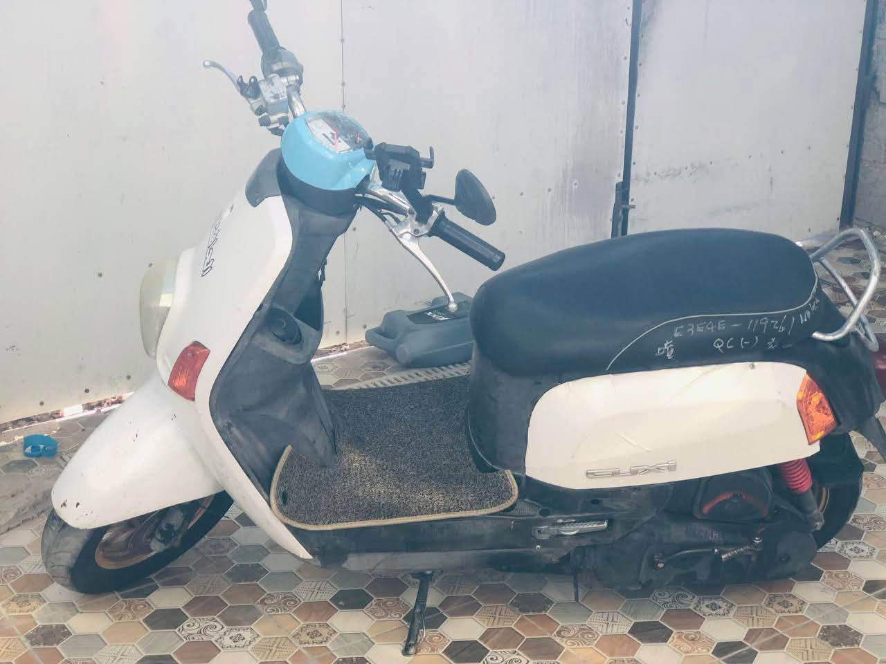 سلام عليكم بوليسي للبيع كامل من كلشي اي نقص مابي ديالى بلدروز سعر ٥٠٠الشراي يدلل***********
