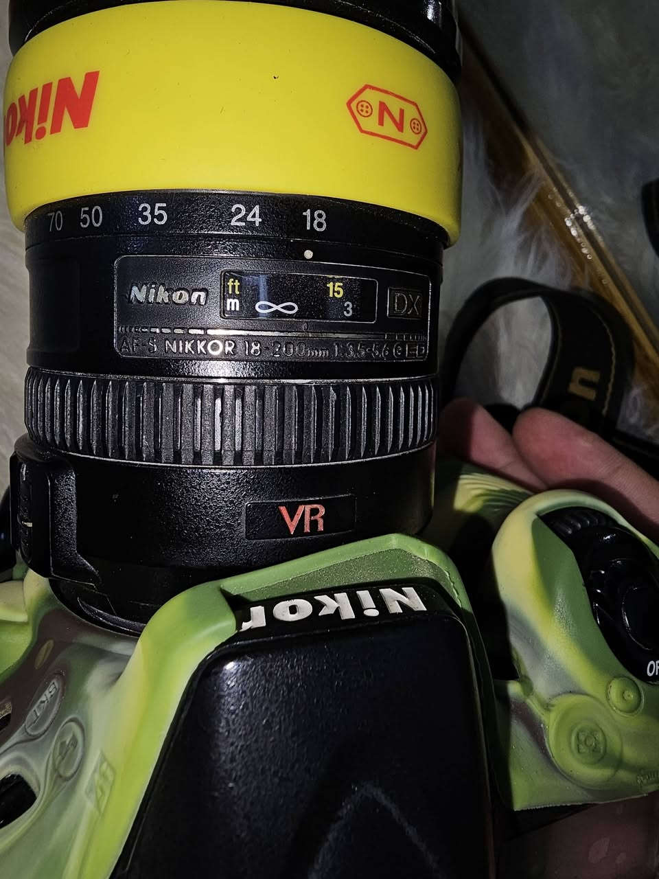 للبيع: كاميرا Nikon D7100 مستعملة بحالة ممتازة مع ملحقات كاملة
كاميرا Nikon D7100 نظيفة جداً ومحافظ عليها، تأتي مع حافظة حماية من السيليكون بنمط التمويه العسكري.
​المواصفات والملحقات:
​جسم الكاميرا: Nikon D7100 
​العدسة: عدسة Nikon AF-S NIKKOR 18-200mm f/3.5-5.6G ED VR DX. عدسة زوم ممتازة ومتعددة الاستخدامات مع خاصية تقليل الاهتزاز 
​الملحقات الإضافية:
​قبضة بطارية (Battery Grip) مركبة ومثبتة للحصول على عمر بطارية أطول ومسك أسهل للكاميرا
​حافظة حماية من السيليكون بنمط تمويه أخضر (كاور).
​شاحن بطارية أصلي (Nikon MH-25).
​بطارية إضافية واحدة على الأقل.
​بطاقة ذاكرة SanDisk Ultra بحجم 32 جيجابايت 
​حزام للرقبة (Nikon).
​غطاء حماية (كاور) للعدسة (باللون الأصفر).
​مرشح UV (فلتر) للعدسة 72 ملم 
​الحالة:
​الكاميرا نظيفة جداً وخالية من أي خدوش أو عيوب ظاهرة على الشاشة الخلفية 
​العدسة نظيفة وخالية من الخدوش والفطور.


**إذا كنت صاحب هذا الإعلان وتريد حذفه لأي سبب، رجاءا أرسل رسالة إلى الدعم الفني**