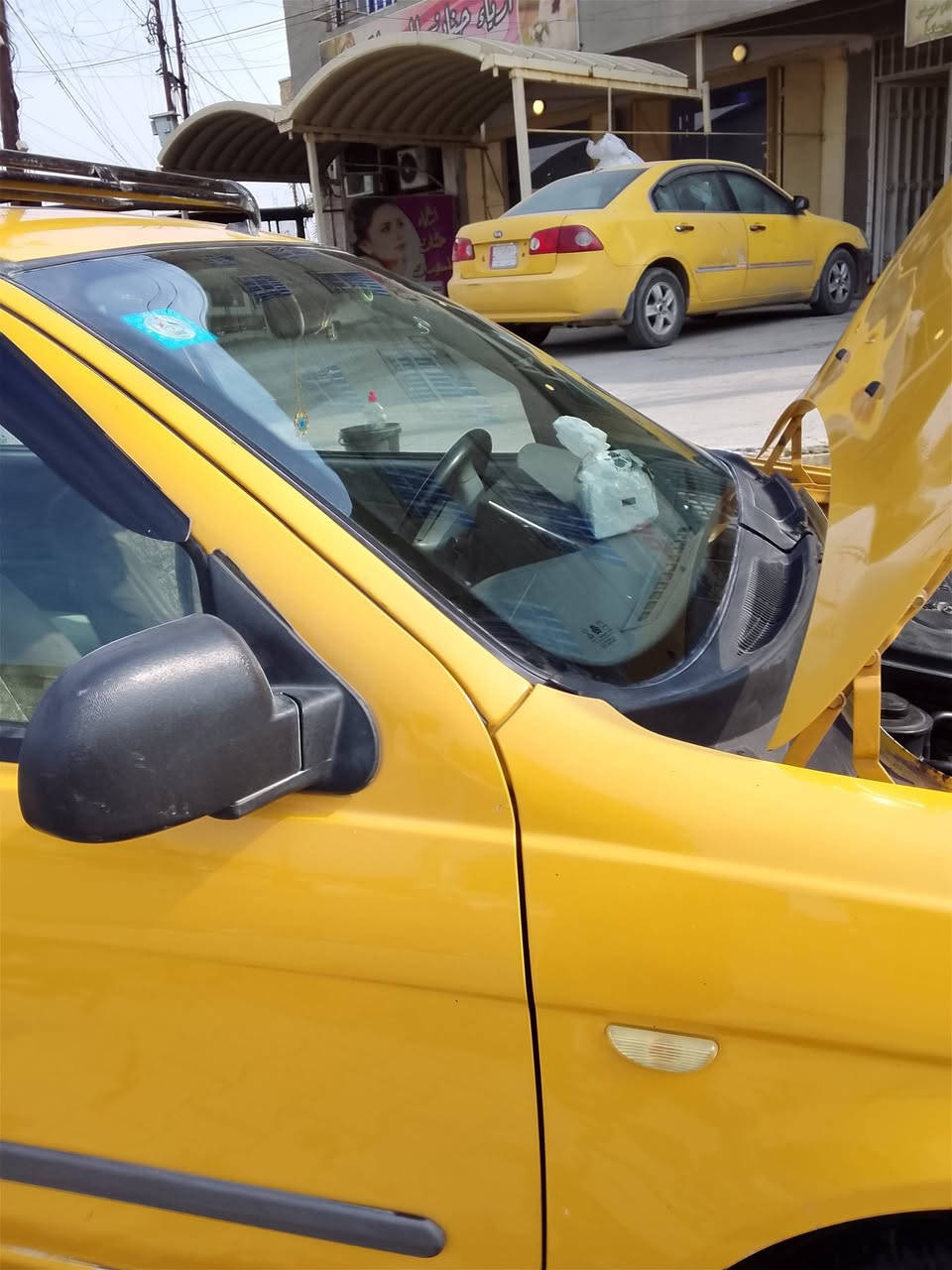 السلام عليكم طيبه تكسي 2016 نضيفه تبريد باتري جديد بدون ضرر بسمي رقم نكليزي سنويه  إلى 27 الاتصال *********** السعر 40وبيه مجال
