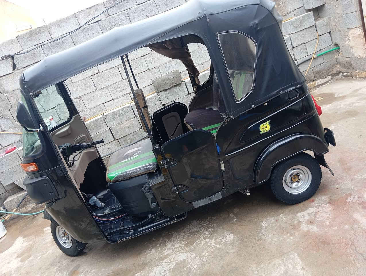 تكتك البيع 22شهر 10 بيه ضربه يم البك اليت حار مكينه مجفته شريكه والباقي كفاله رقم وسط مداور ذاني يوم مكاني خياس ماكو  رفاعي سعر 8250 وبيه مجال بصيط الشراي ***********
