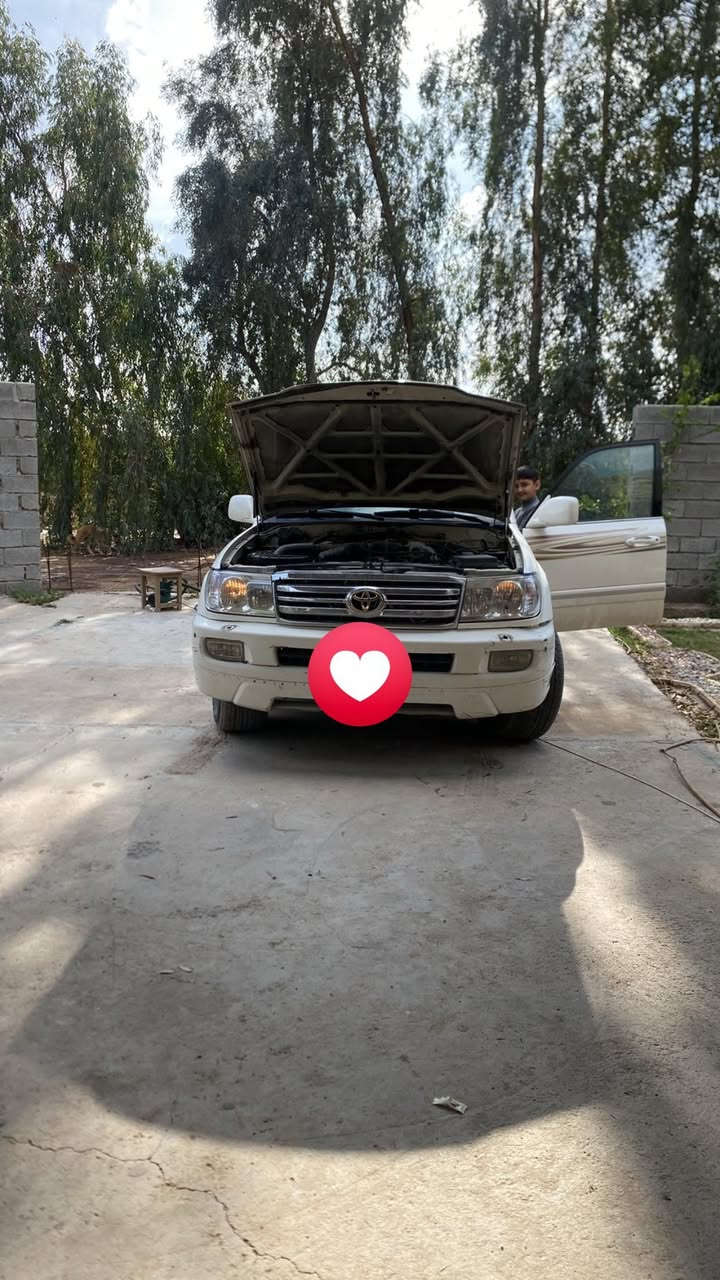 سلام عليكم لاندكروز  GXR محرك 6 سلندر 4500 بدون بخار  موديل 2007 بلادية بدون قطرة صبغ  ولا بارد السيارة ممشاهة 300 الف كيلو حقيقي  فور ويل اوتو فتحة سيارة ورقم بغداد صدرهة كلة جديد امامي وخلفي مكانهة بغداد الكرخ 
السعر 190 ورقة وبيهة مجال قليل 
تواصل خاص او واتسابً
***********.     واتساب
