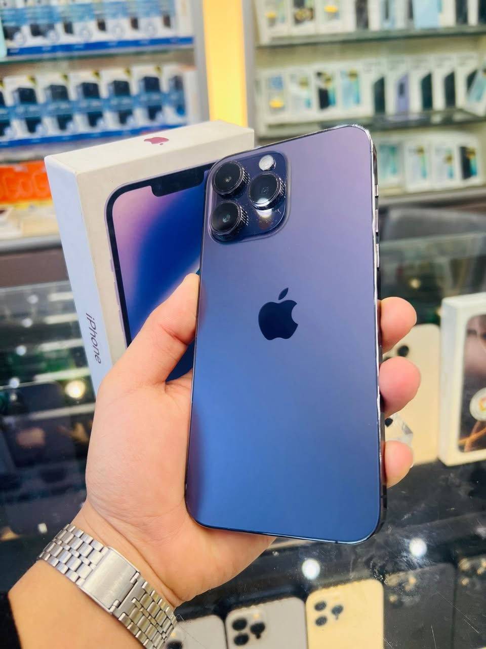 ايفون 14 برو ماكس بسعر 850 الف🔥🔥
ذاكرة 256 بطاريه 84 بلاديه جهاز لامفتوح ولا مصلح نضافه جداً عاليه وتر بروف نموذج m الأصلي تفحص الجهاز وين ميعجبك بالحاسبة كله نورمال✅✅ على حالة الوكاله
ملحقات كامله مع وصل ضمان من المركزه لمدة 5 ايام 🔥
بغداد/ البياع شارع 20 اسم المحل مركز حسان للموبايل 
***********
