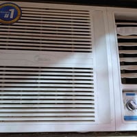 مكيف للبيع اشتريته العام جديد بس من يشتغل البوري مالته يصير ابيض بعدين...